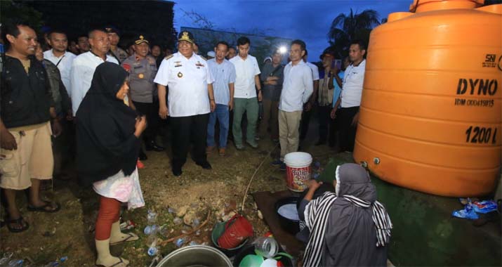 Temui Warga Dua Desa yang Bertikai, Ali Mazi Janji Pulihkan Situasi dan Rumah Warga