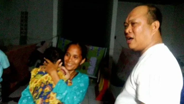 Sidak Malam, Ruksamin-Raup Periksa Penyaluran Bantuan Korban Banjir