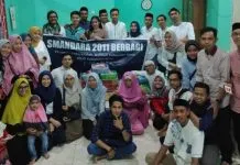 Alumni SMAN 2 Raha Berbagi dengan Pasien Rumah Sakit dan Anak Pesantren Alumni SMAN 2 Raha Berbagi dengan Pasien Rumah Sakit dan Anak Pesantren