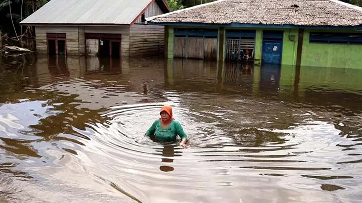 Perjalanan IKA Spendu Kendari dan IOF Salurkan Bantuan Pascabanjir 