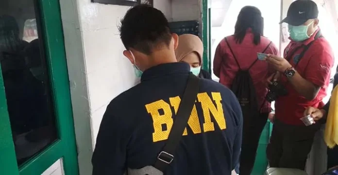 BNN Tes Urine 10 Kru Kapal di Pelabuhan Murhum Baubau