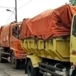 Kisah Sopir Truk, Terobos Banjir Antar Logistik untuk Pengungsi Kisah Sopir Truk, Terobos Banjir Antar Logistik untuk Pengungsi