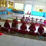 Korban Banjir Konut Ulangan Semester di Tenda Pengungsian Korban Banjir Konut Ulangan Semester di Tenda Pengungsian