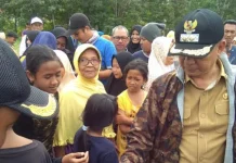 Wabup Konawe Kunjungi Pengungsi Banjir di Kecamatan Pondidaha Wabup Konawe Kunjungi Pengungsi Banjir di Kecamatan Pondidaha