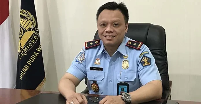 Kepala Imigrasi Kelas I TPI Kendari Barron Ichsan
