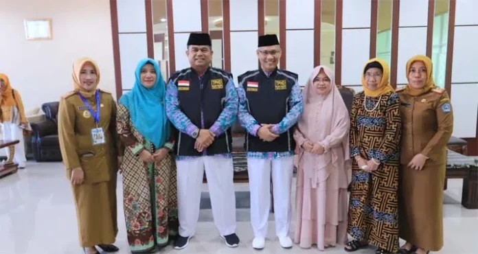 Berangkat Haji, Sulkarnain Dibekali Sambal Teri Tempe oleh Istrinya