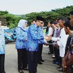 11 Kelompok Fakir Miskin di Bombana Dapat Bantuan Sosial 11 Kelompok Fakir Miskin di Bombana Dapat Bantuan Sosial