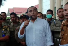 Mahasiswa Baubau Demo di Kantor Wali Kota Menyoal Nonjob 49 Pejabat Struktural Mahasiswa Baubau Demo di Kantor Wali Kota Menyoal Nonjob 49 Pejabat Struktural