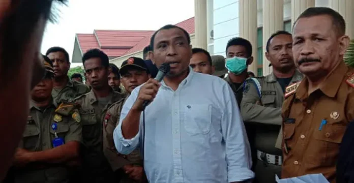 Mahasiswa Baubau Demo di Kantor Wali Kota Menyoal Nonjob 49 Pejabat Struktural