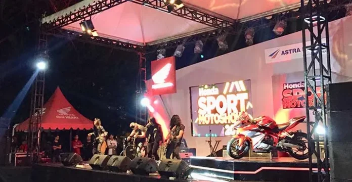 Honda Gelar Nobar PSM Makassar dan MotoGP di MTQ Square Kendari