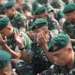 Kodim 1417/ Kendari Gelar Doa Bersama Bagi Prajurit Korban Heli M-17 Ilustrasi Doa Bersama TNI