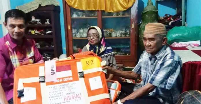 Puluhan Tahun Menabung, Kakek Penjual Gorengan di Baubau Akhirnya Naik Haji