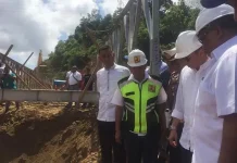 Ali Mazi Janji Segera Cari Solusi Perbaikan Jalan Trans Sulawesi Ali Mazi Janji Segera Cari Solusi Perbaikan Jalan Trans Sulawesi