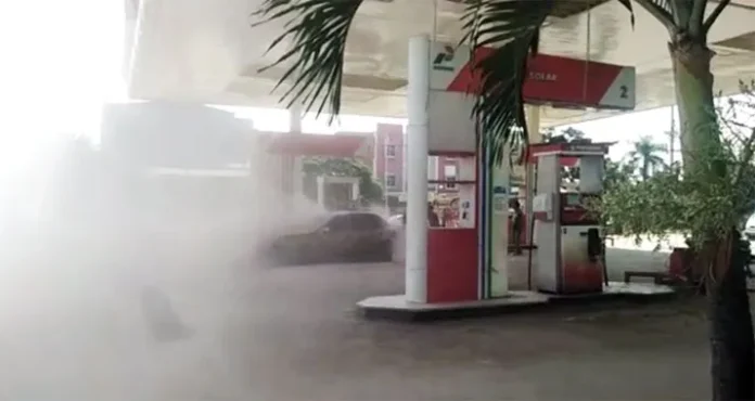 mobil terbakar Angkut BBM Pakai Jerigen, Mobil Sedan Terbakar di SPBU Saranani