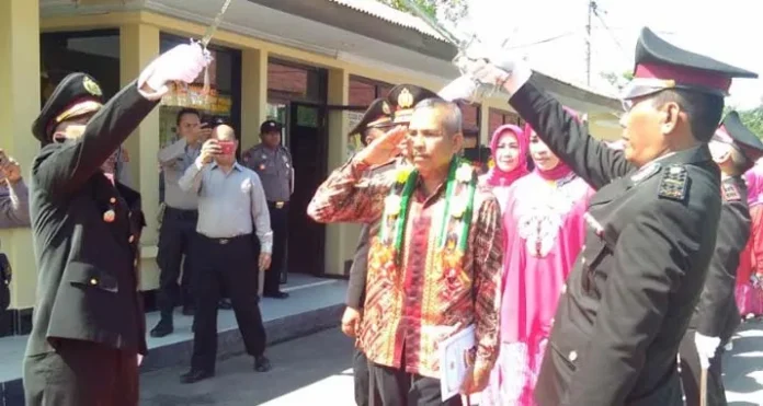 pedang pora konawe Pensiunan Polisi Ini Dapat Penghormatan Pedang Pora