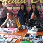 Curi Uang Rp60 Juta, Dua Ibu Rumah Tangga di Baubau Ditangkap Polisi Curi Uang Rp60 Juta, Dua Ibu Rumah Tangga di Baubau Ditangkap Polisi