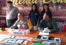 Curi Uang Rp60 Juta, Dua Ibu Rumah Tangga di Baubau Ditangkap Polisi Curi Uang Rp60 Juta, Dua Ibu Rumah Tangga di Baubau Ditangkap Polisi