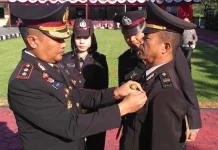 Kasat Sabhara Polres Konawe Terima Penghargaan Satya Bintang Narariya Kasat Sabhara Polres Konawe Terima Penghargaan Satya Bintang Narariya