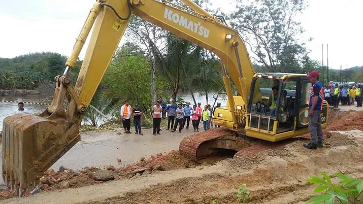 Jalur Trans Sulawesi di Sampara Amblas, Akses Jalan Kendari-Kolaka Ditutup