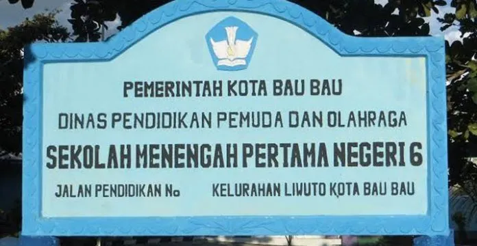 smp6_baubau Papan nama SMP Negeri 6 Baubau (Foto internet)