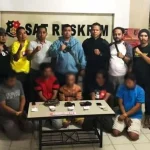 Polres Kendari Tangkap Lima Sopir Angkot Saat Berjudi Polres Kendari Tangkap Lima Sopir Angkot Saat Berjudi