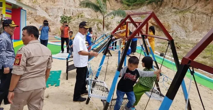 Bupati Konsel Resmikan Taman Bermain Anak di Moramo