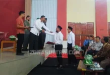 Rektor USN Serahkan SK Pengangkatan Dosen dan Tendik ASN Rektor USN Serahkan SK Pengangkatan Dosen dan Tendik ASN