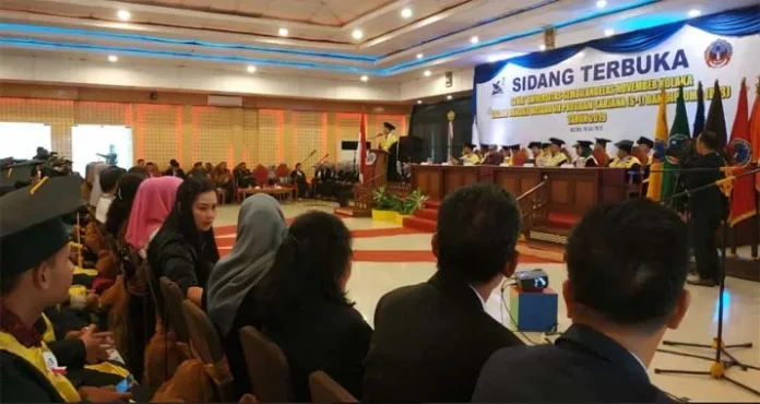wisuda Alumni USN Kolaka Diminta Tak Hanya Berpikiran Jadi PNS