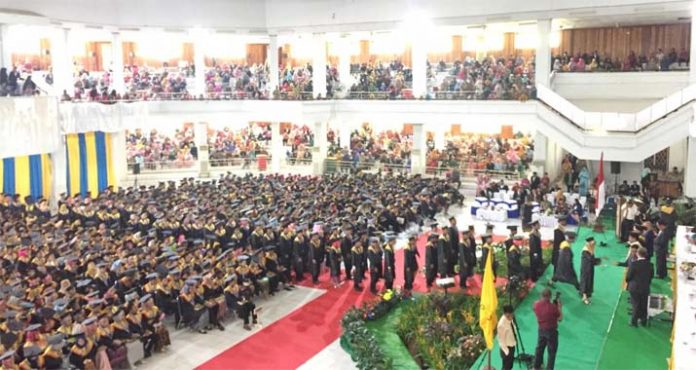 Wisudawan UHO Diminta Ciptakan Lapangan Kerja