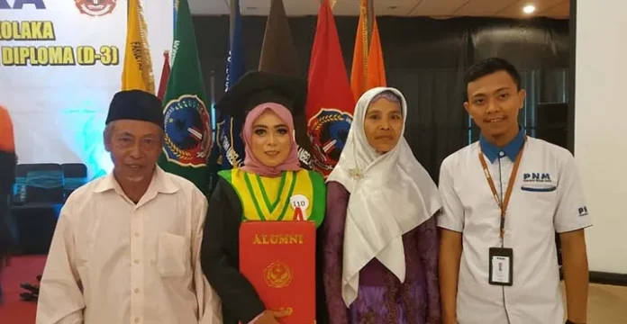 Kantongi IPK 4.0, Anak Petani Sawit Jadi Lulusan Terbaik USN Kolaka