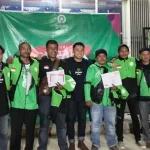 7 Mitra Bintang Lima Gojek Kendari Dapat Atribut Baru Gratis 7 Mitra Bintang Lima Gojek Kendari Dapat Atribut Baru Gratis