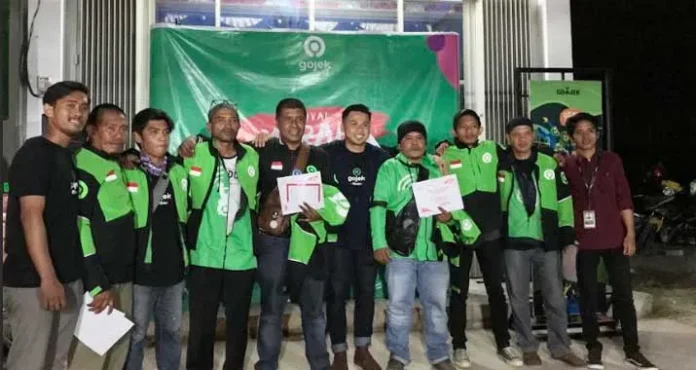 GOJEK KENDARI 7 Mitra Bintang Lima Gojek Kendari Dapat Atribut Baru Gratis
