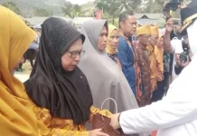 Pemkab Koltim Beri Penghargaan Tujuh Janda Veteran Pemkab Koltim Beri Penghargaan Tujuh Janda Veteran