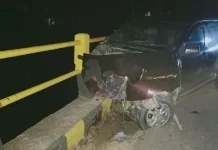 Diduga Sopir Mabuk, Mobil di Mubar Tabrak Jembatan