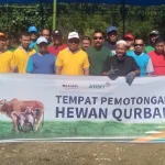 Keluarga Besar ANTAM Salurkan Daging Kurban untuk Masyarakat Kolaka