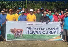 Keluarga Besar ANTAM Salurkan Daging Kurban untuk Masyarakat Kolaka