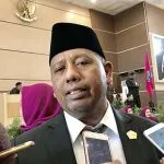 Cegah Covid-19, Ketua DPRD Kendari Sumbang Tong Air di 5 Pasar Ketua sementara DPRD Kota Kendari, Subhan