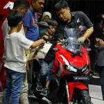 Intip Kerennya Honda ADV 150, Bisa Charge HP Intip Kerennya Honda ADV 150, Bisa Charger HP