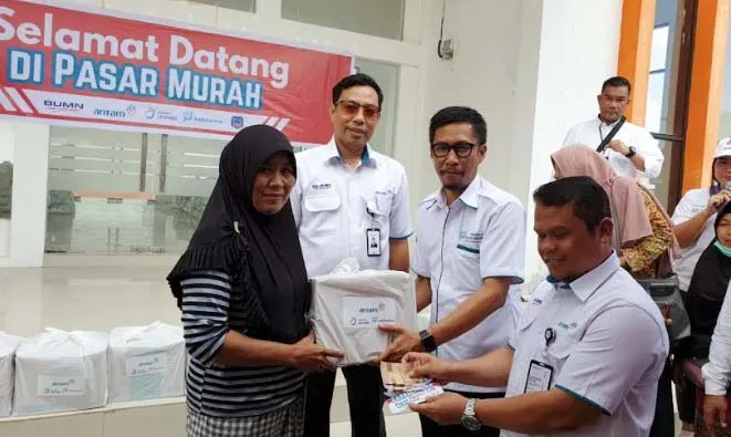 Program BUMN Hadir untuk Negeri Meriahkan HUT RI ke-74 di Kolaka
