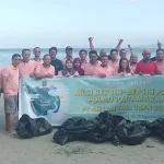 ANTAM Gelar Aksi Bersih Sampah di Pantai Pulau Padamarang ANTAM Gelar Aksi Bersih Sampah di Pantai Pulau Padamarang