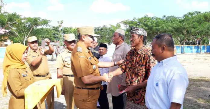 bantuan_rumah_ibadah_mubar Bupati Mubar Serahkan Bantuan Pembangunan 28 Rumah Ibadah