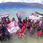 Kenalkan Keindahan Bawah Laut, Pemuda di Muna Kibarkan Bendera Kenalkan Keindahan Bawah Laut, Pemuda di Muna Kibarkan Bendera