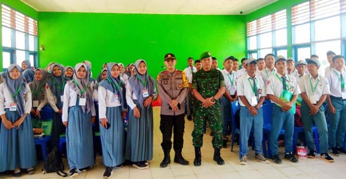 Kesbangpol Konut Sosialisasikan Bela Negara ke Para Pelajar