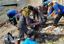 Mari Tebari Kolaka Ajak Masyarakat Tidak Buang Sampah Plastik ke Laut Mari Tebari Kolaka Ajak Masyarakat Tidak Buang Sampah Plastik ke Laut