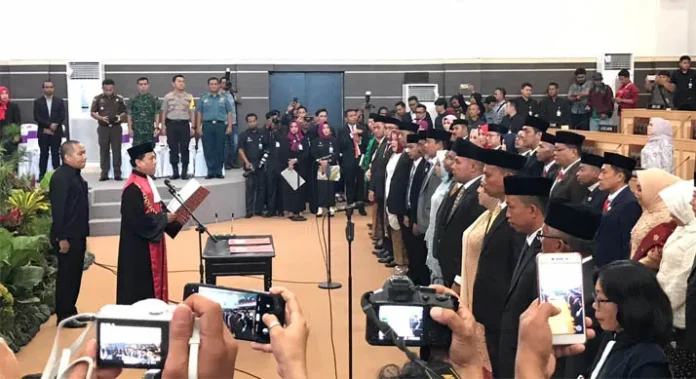 35 Legislator Kota Kendari Diambil Sumpahnya