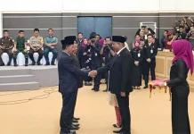 Subhan dan Rusiawati Dimandat Sementara Pimpin DPRD Kendari Subhan dan Rusniawati Dimandat Sementara Pimpin DPRD Kendari