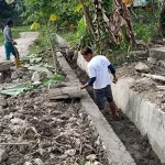Belum Setahun Dibangun, Drainase Desa Lalume Sudah Retak Belum Setahun Dibangun, Drainase Desa Lalume Sudah Retak