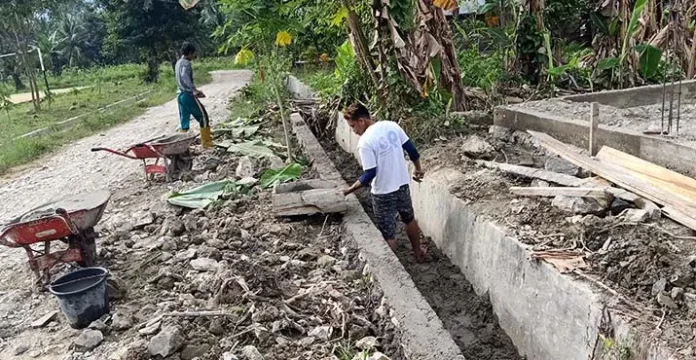 Belum Setahun Dibangun, Drainase Desa Lalume Sudah Retak