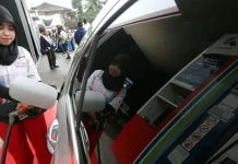 Menggoyang Kendaraan Saat Isi BBM Bisa Berujung Kebakaran Isi BBM Sambil Menggoyangkan Mobil