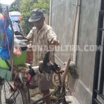 Berkendara Sepeda Bekas, Kakek 88 Tahun Berjualan Es Krim Keliling di Kolaka